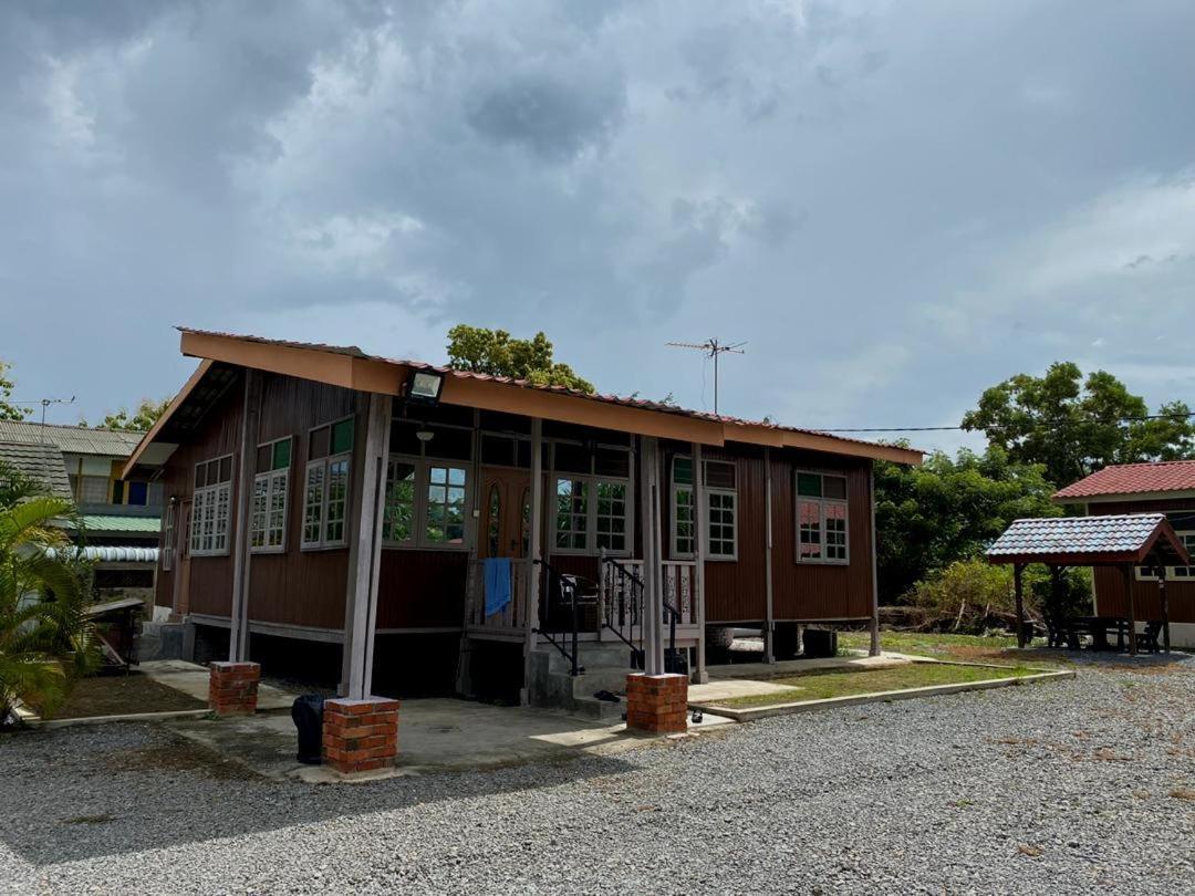Tamteh Homestay Ayer Hitam Exterior foto