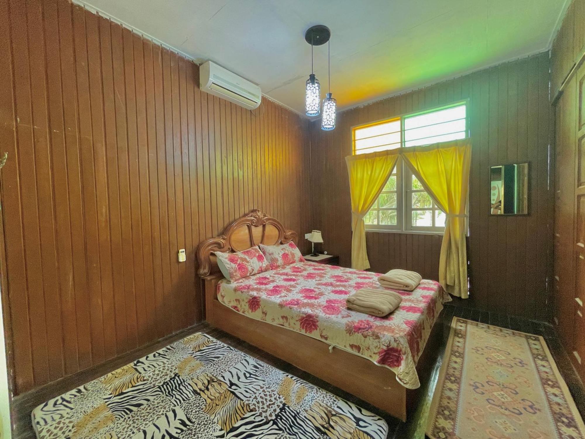 Tamteh Homestay Ayer Hitam Exterior foto