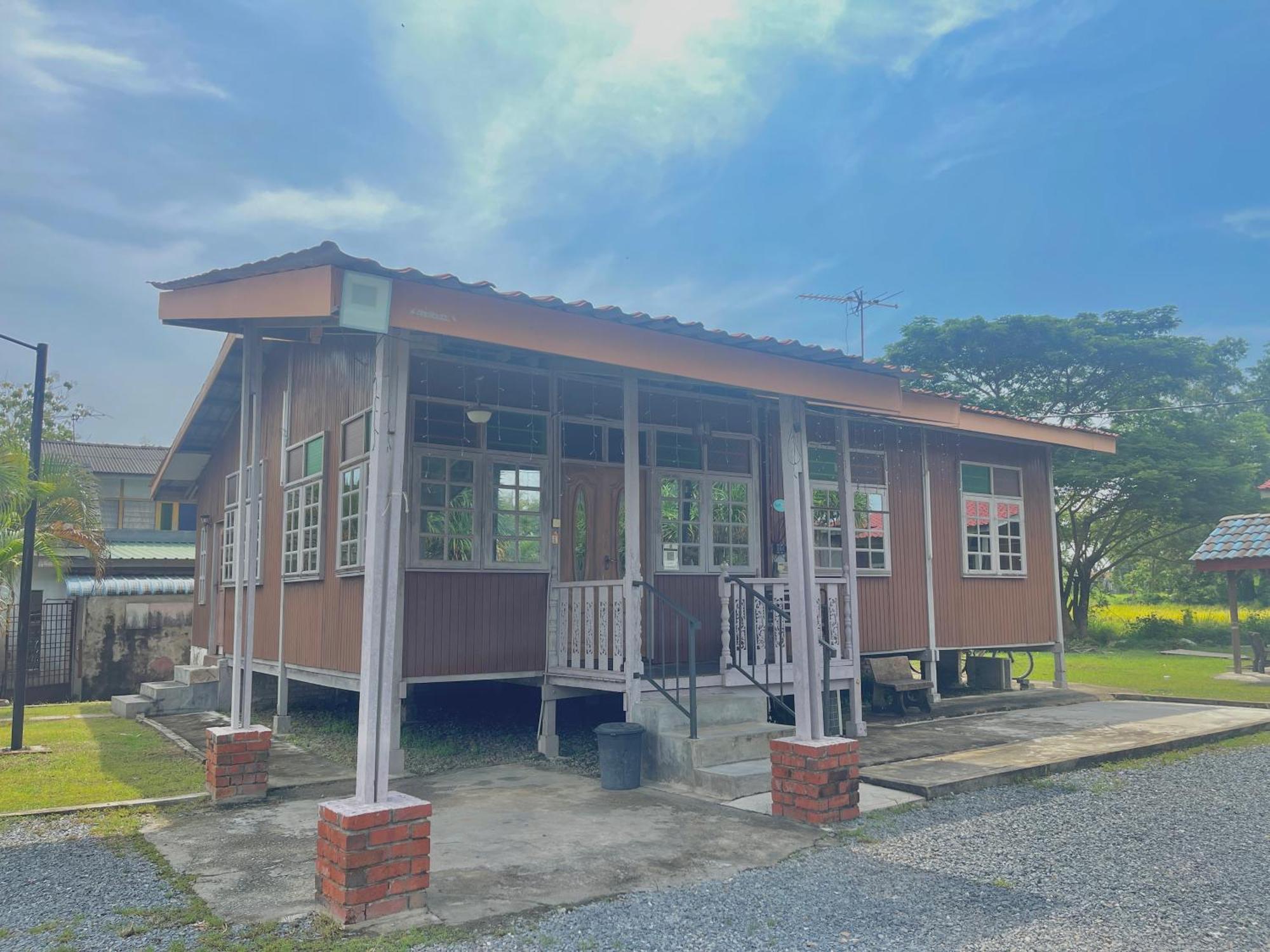 Tamteh Homestay Ayer Hitam Exterior foto