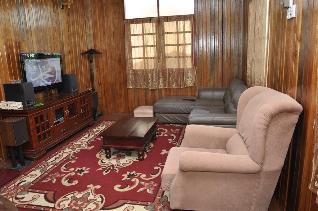 Tamteh Homestay Ayer Hitam Quarto foto