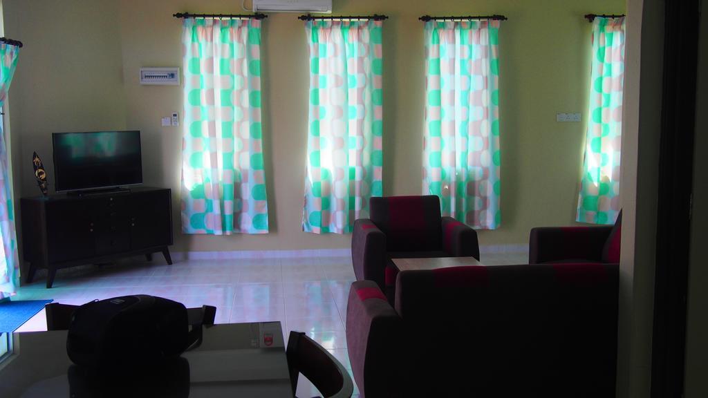 Tamteh Homestay Ayer Hitam Exterior foto